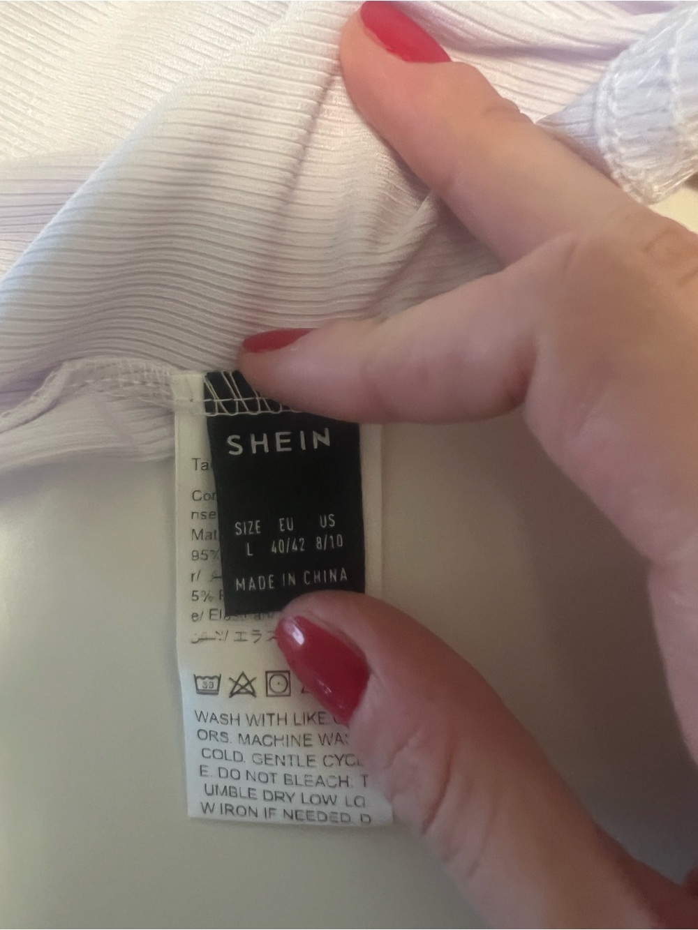 SHEIN White‎ Ribbed Spaghetti Strap Crop Top - Picture 4 of 7